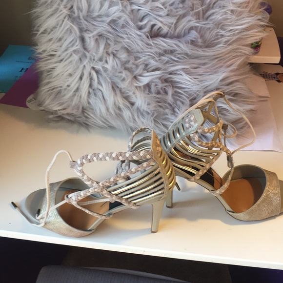 Cut lace up sandal! - Picture 2 of 5